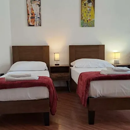 Trinita' Maggiore Home/ Historic Center * Neapol